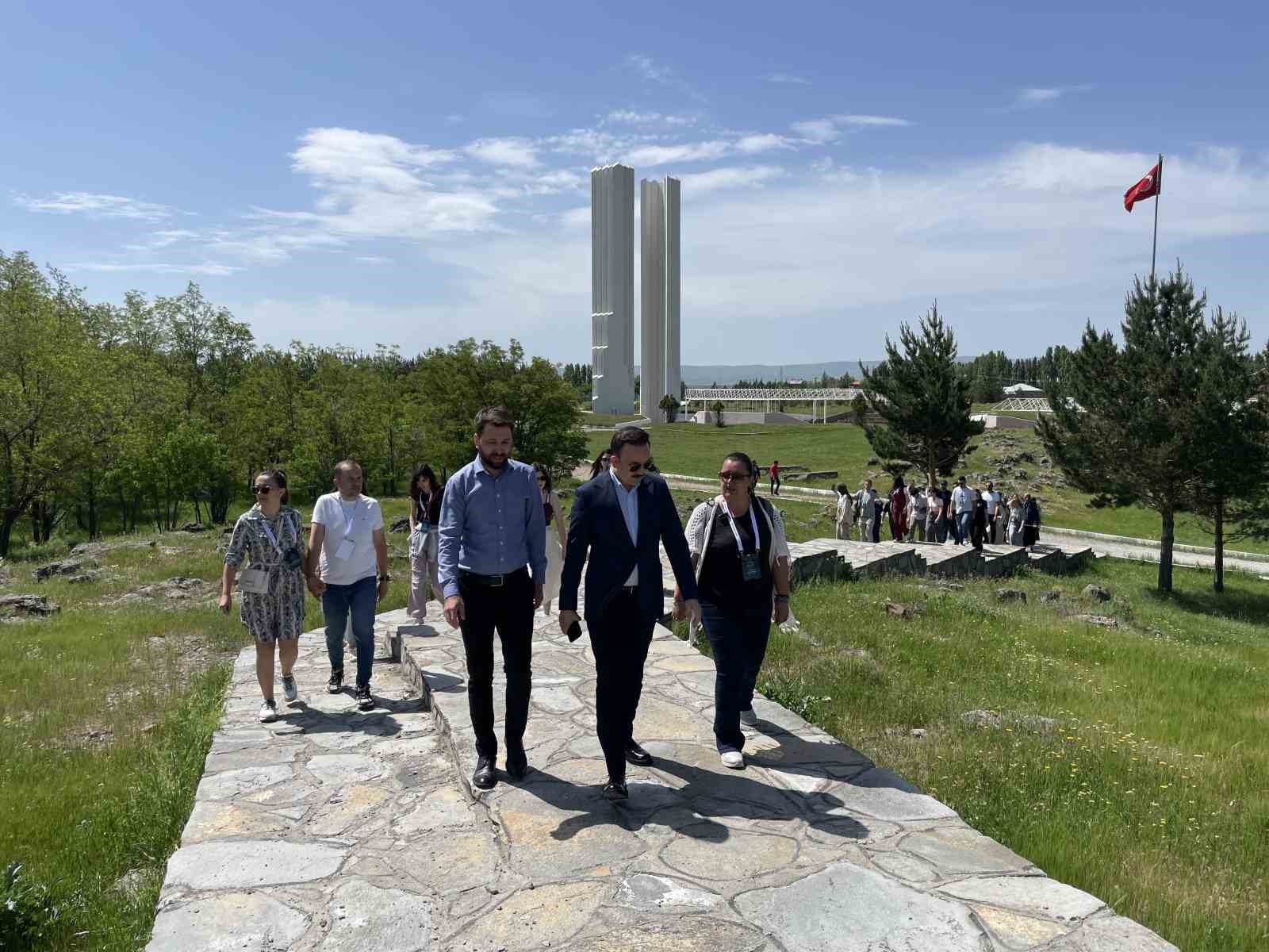 2025/05/13-ulkeden-genclik-calisanlari-malazgirtte-bulustu-greencomp-surdurulebilirlik-yetkinlik-egitimi-projesi-basladi-20250528AW46-1.jpg