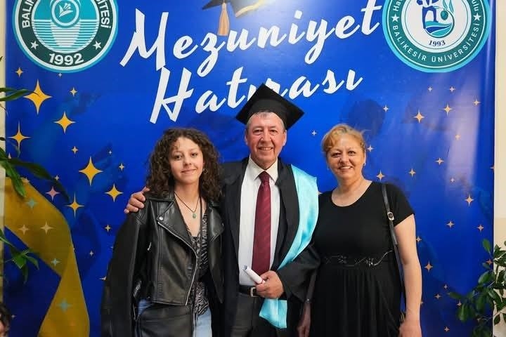 2025/05/60-yasinda-universite-diplomasi-sahibi-oldu-20250515AW45-1.jpg