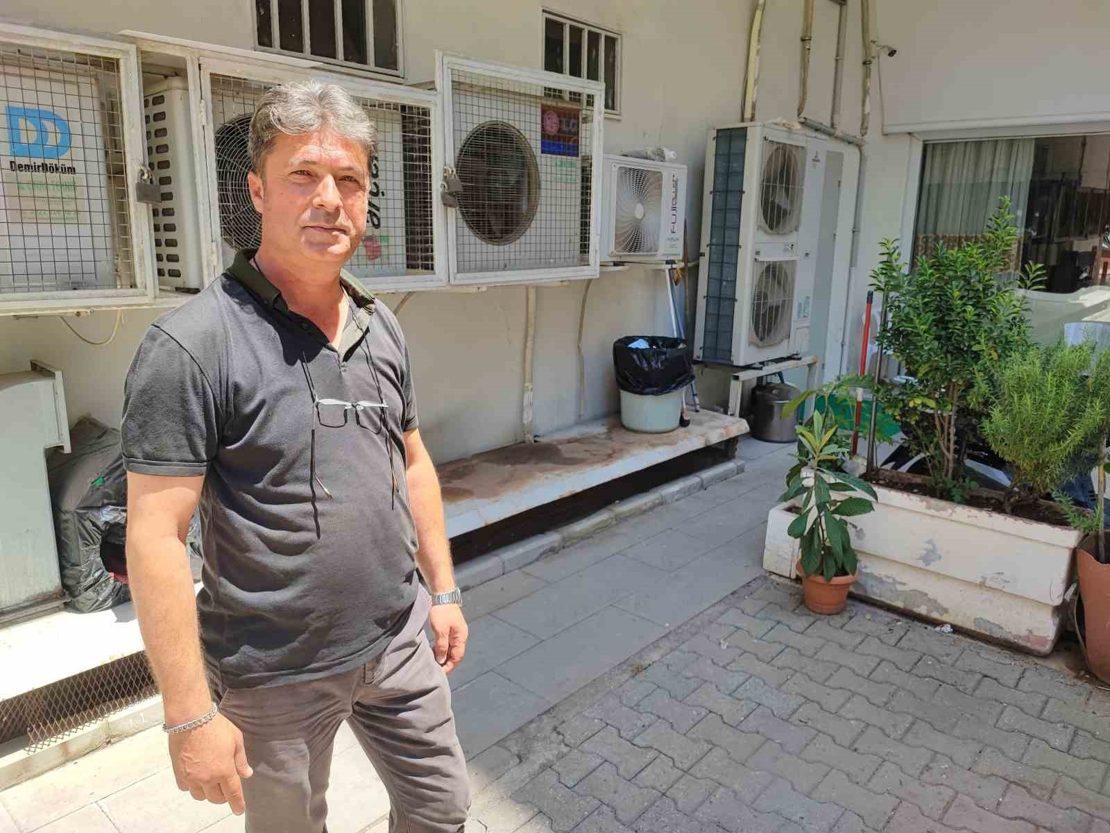 2025/05/adanada-sinek-kabusu-vatandaslar-kendi-ilacini-sikiyor-20250524AW46-1.jpg