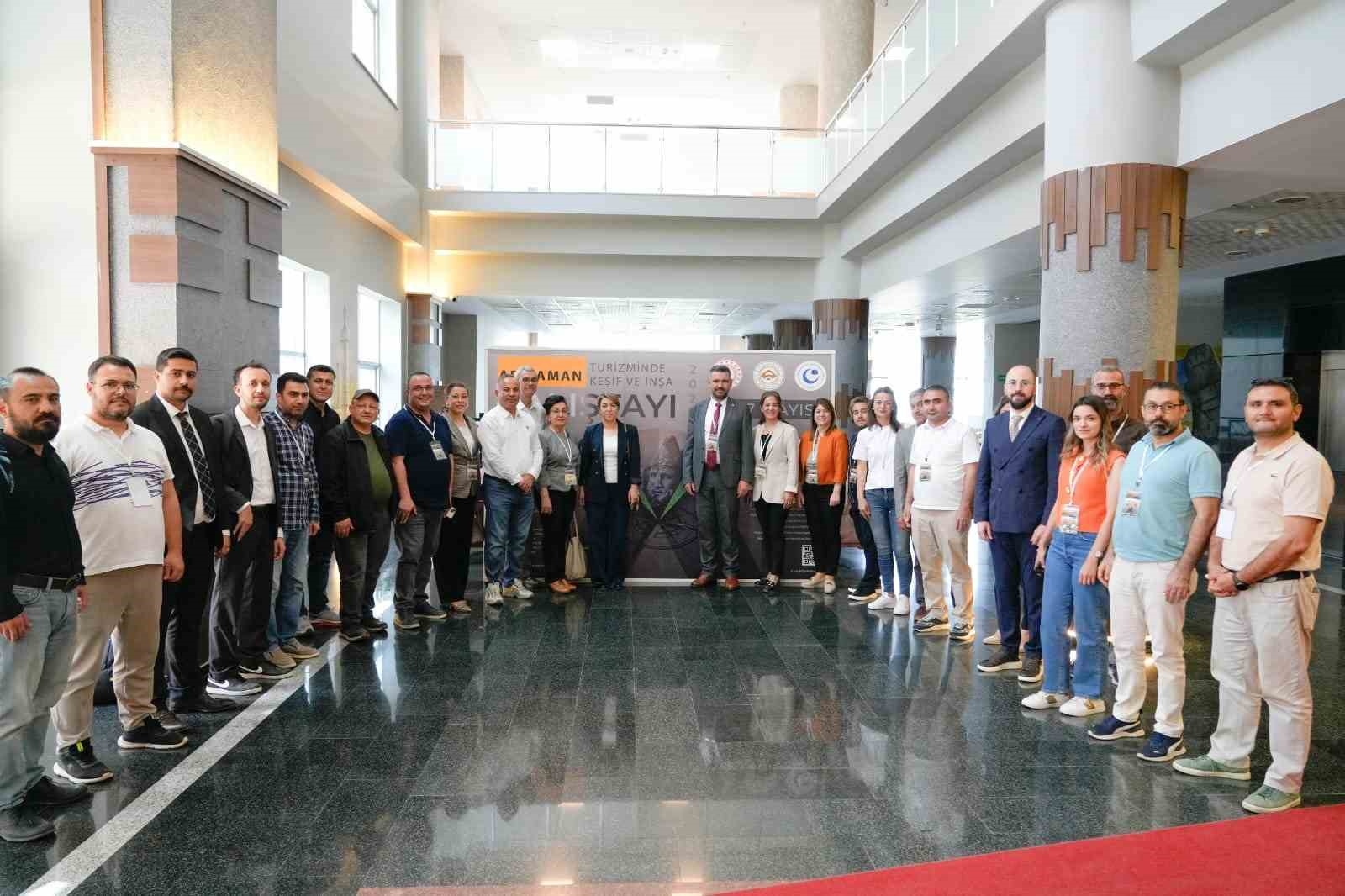2025/05/adiyaman-turizminde-kesif-ve-insa-calistayi-kapanis-programiyla-sona-erdi-20250518AW45-1.jpg