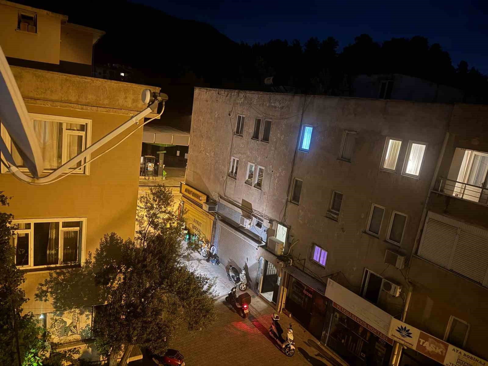 2025/05/akdenizde-6-buyuklugunde-deprem-mugla-ve-cevre-illerde-hissedildi-20250514AW45-1.jpg