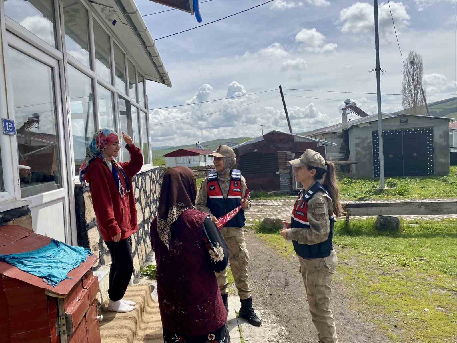 2025/05/ardahanda-jandarma-kadinlari-kades-hakkinda-bilgilendirdi-20250521AW45-1.jpg