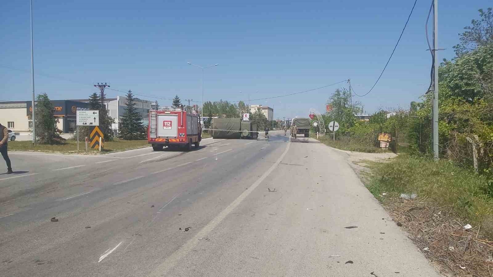 2025/05/askeri-aracla-otomobil-carpisti-3u-askeri-personel-4-kisi-yaralandi-20250502AW44-2.jpg