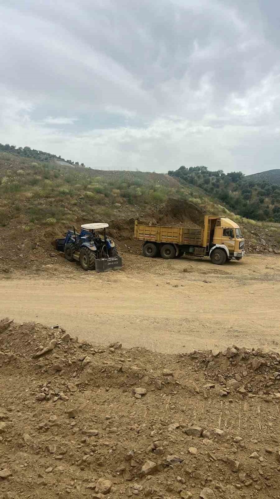 2025/05/aydinda-toprak-altinda-kalan-kepce-operatoru-hayatini-kaybetti-20250524AW46-1.jpg