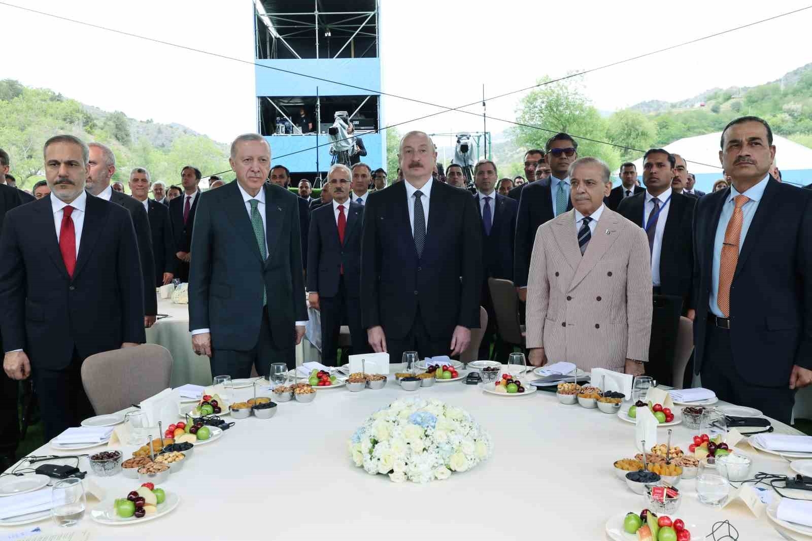 2025/05/azerbaycan-bagimsizlik-gununun-107-yil-donumu-lacinda-konserle-kutlandi-20250528AW46-2.jpg