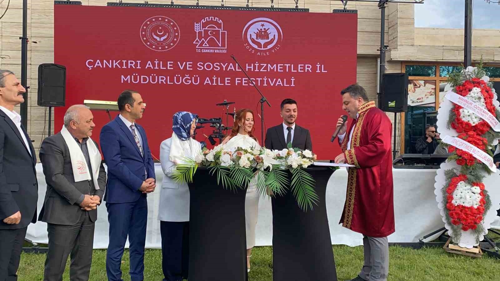 2025/05/bakan-yardimcisi-yenigun-devlet-destegiyle-evlenen-ciftin-nikah-sahidi-oldu-20250514AW45-2.jpg