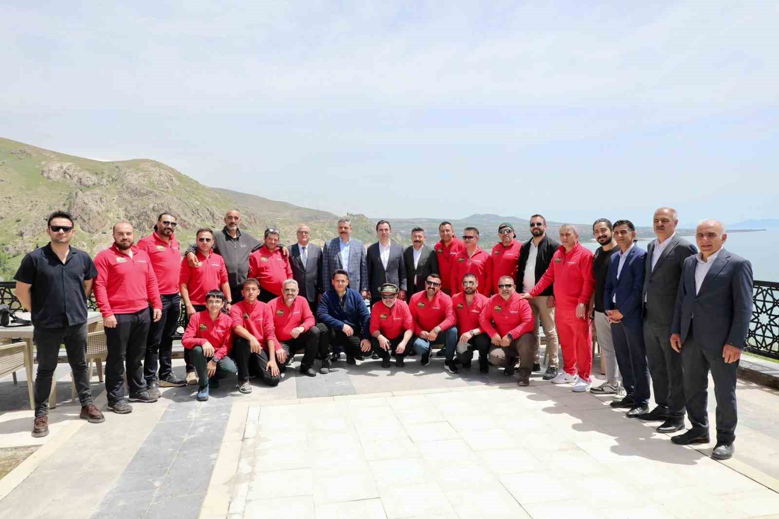 2025/05/bitlis-ve-erzurum-valilerinden-adilcevaza-ziyaret-20250517AW45-1.jpg