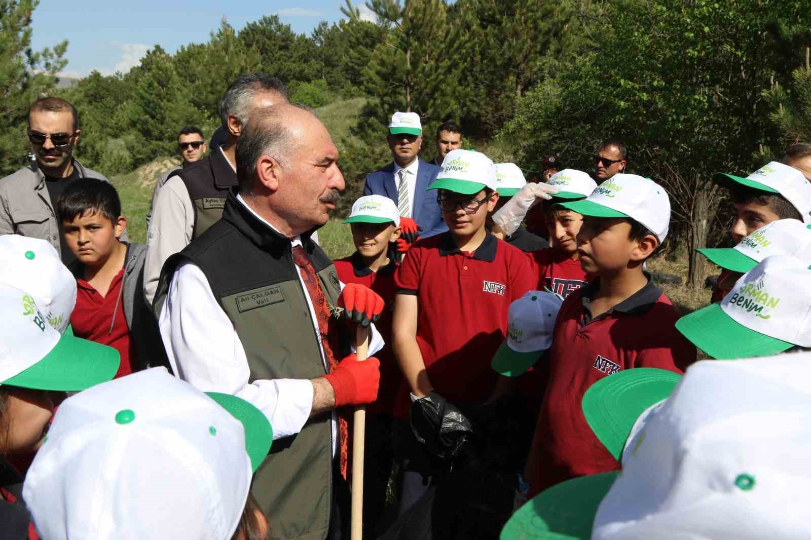 2025/05/corumda-orman-benim-kampanyasiyla-doga-temizligi-yapildi-20250509AW45-1.jpg
