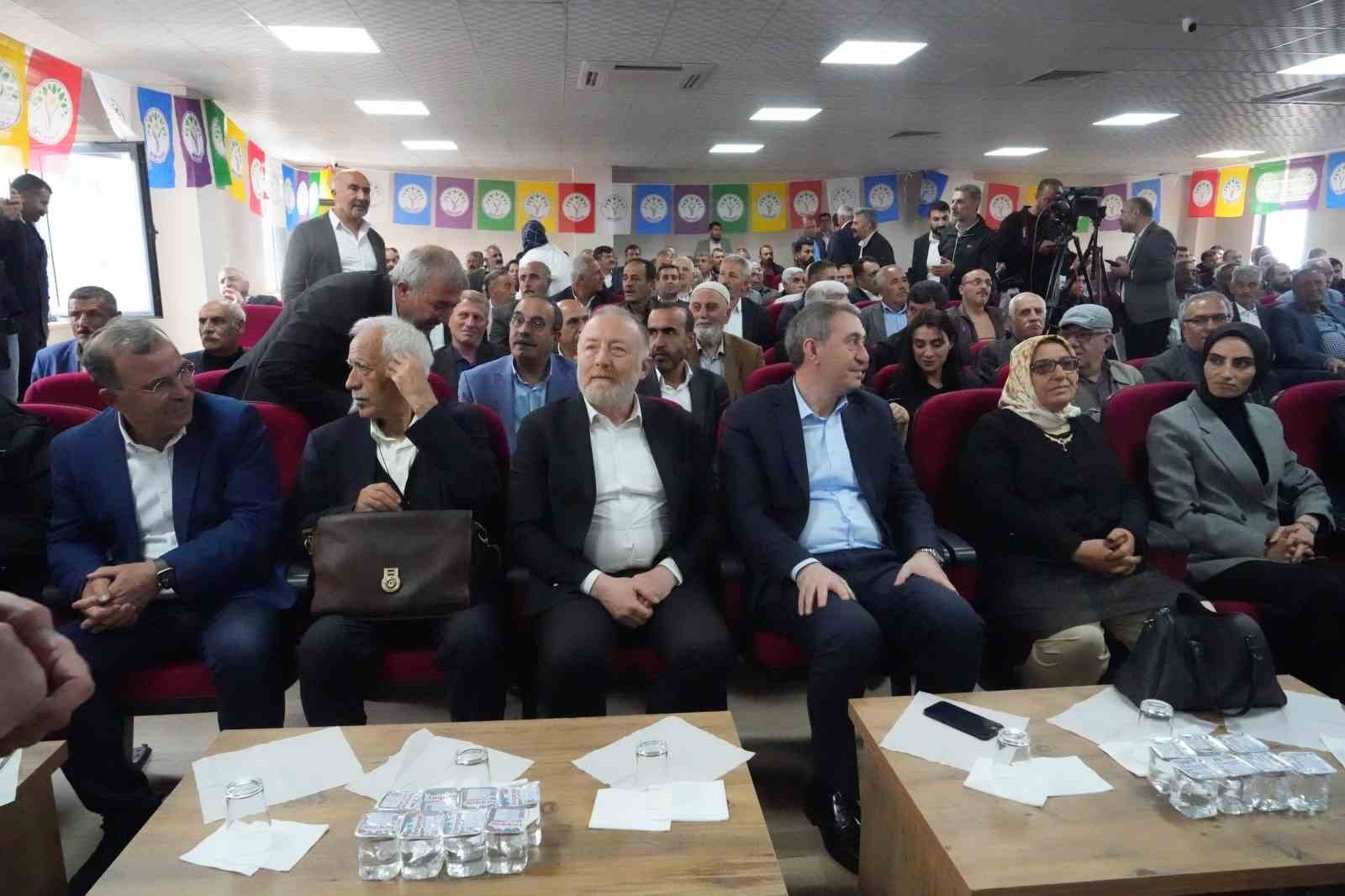 2025/05/dem-parti-es-genel-baskani-bakirhan-turkiye-onumuzdeki-gunlerde-barisin-kapisini-aralayacak-20250514AW45-1.jpg