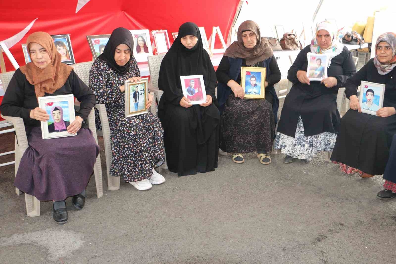 2025/05/diyarbakir-anneleri-pkknin-silah-birakmasiyla-cocuklarina-kavusmayi-umut-ediyor-20250509AW45-1.jpg