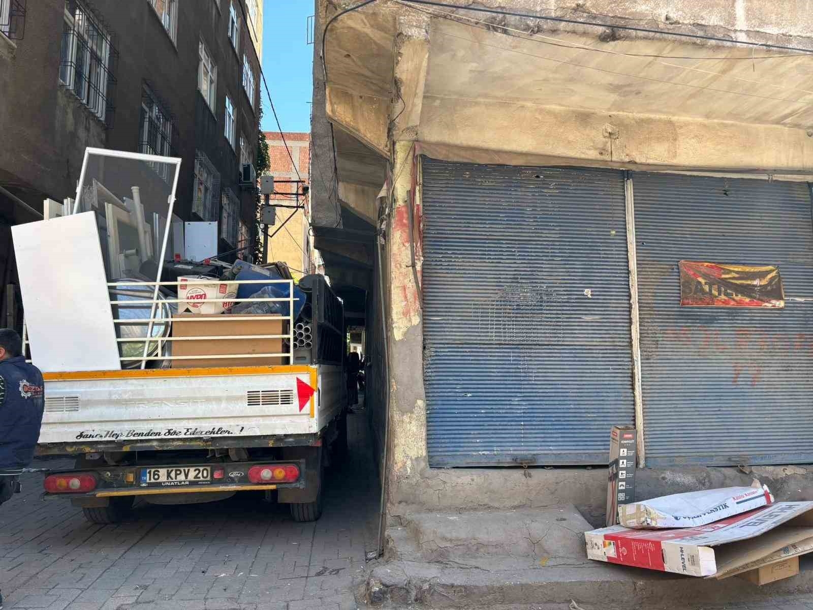 2025/05/diyarbakirda-esnafin-korku-dolu-gunleri-2-yilda-10-silahli-saldiri-20250524AW46-1.jpg