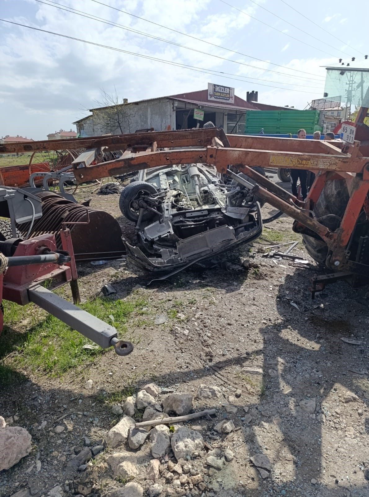 2025/05/erciste-traktor-ve-otomobil-carpisti-4-yarali-20250503AW44-1.jpg