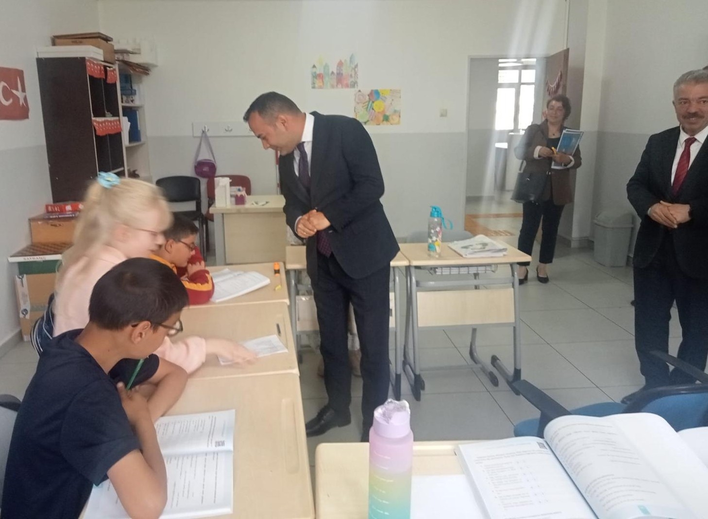 2025/05/erzurum-vali-yardimcisi-celikten-gorme-engelliler-okuluna-anlamli-ziyaret-20250531AW46-1.jpg