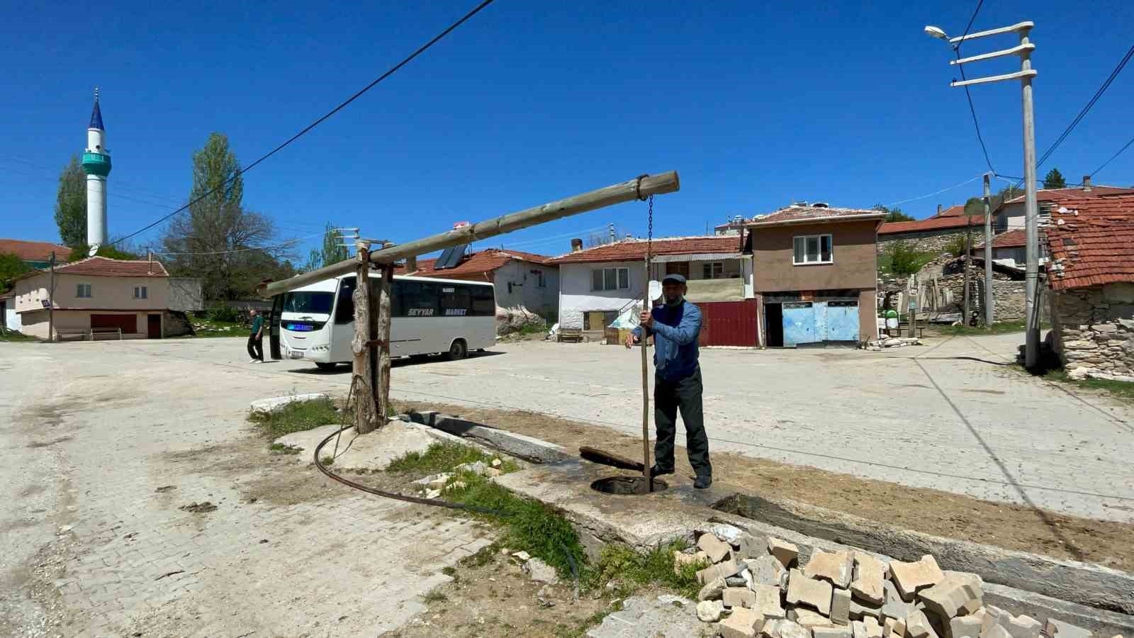 2025/05/eskisehirin-mancinik-benzeri-su-kuyusu-bir-asirdir-koye-can-veriyor-20250511AW45-1.jpg