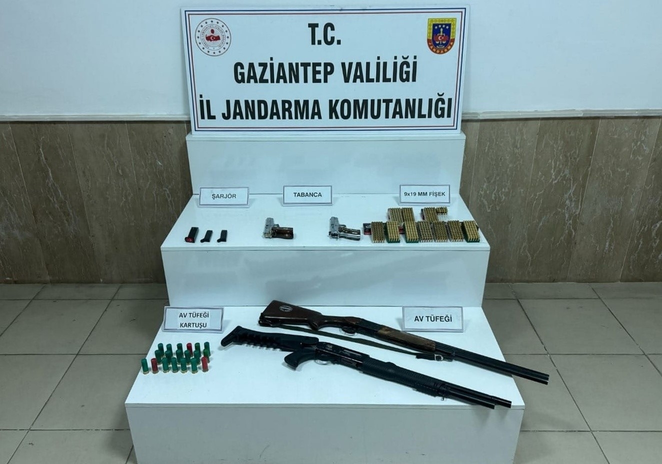 2025/05/gaziantep-jandarmasi-nisan-ayinda-kacakciya-goz-actirmadi-21-tutuklama-20250510AW45-1.jpg