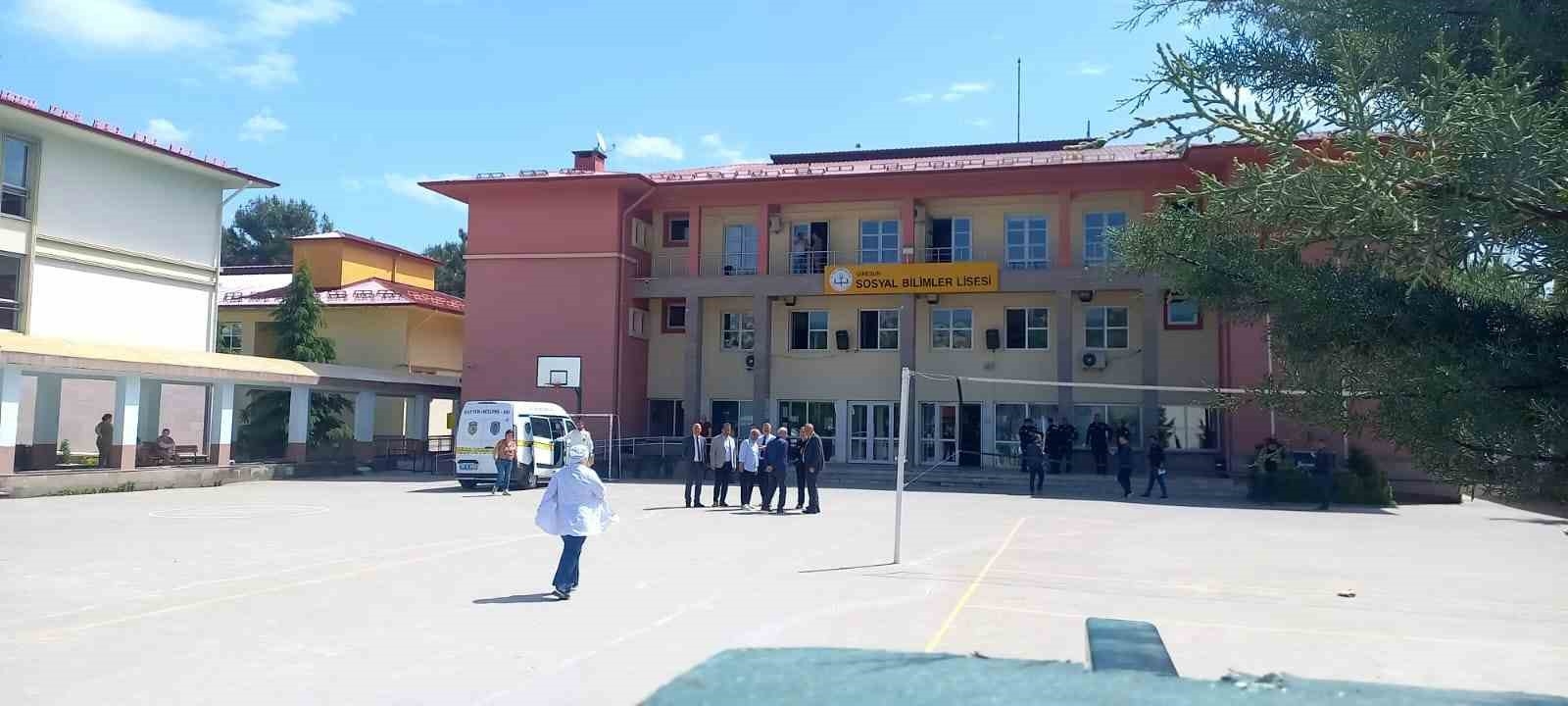2025/05/giresunda-okul-kantininde-kanli-saldiri-2-kadin-hayatini-kaybetti-20250509AW45-1.jpg