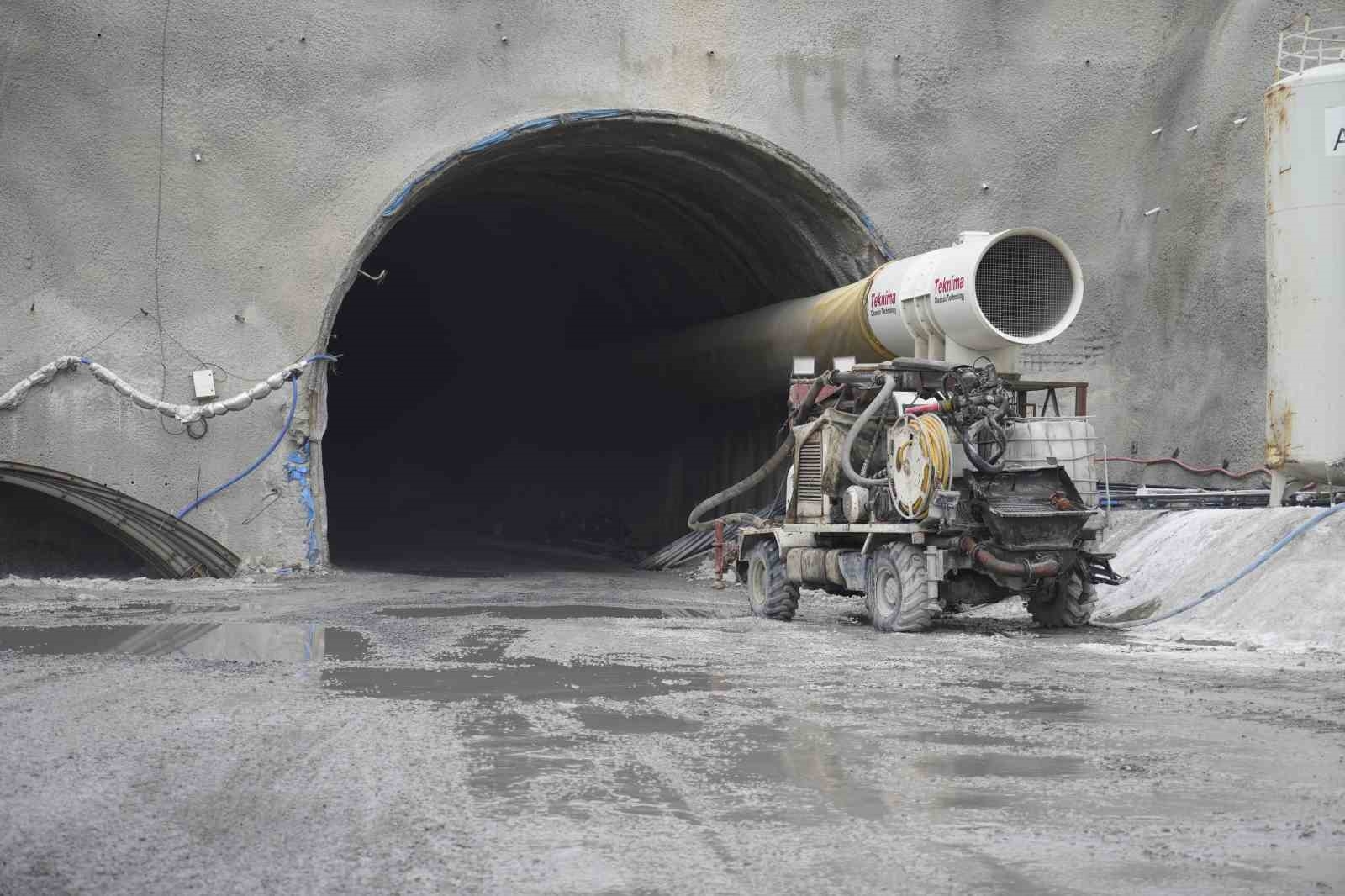 2025/05/gumushanede-yilan-hikayesine-donen-tunel-8-yildir-bitmiyor-20250503AW44-1.jpg