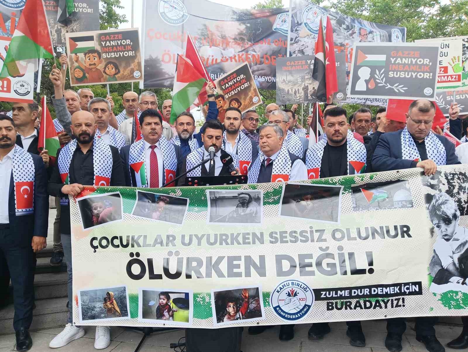 2025/05/israil-buyukelciligi-onunde-siyah-celenkli-protesto-20250529AW46-1.jpg