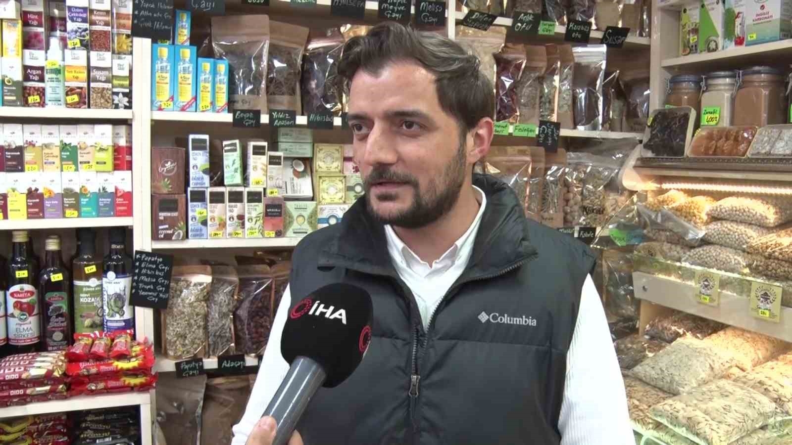 2025/05/kadikoyde-kuruyemisciden-dondurma-hirsizligi-guvenlik-kamerasina-yansidi-20250511AW45-1.jpg