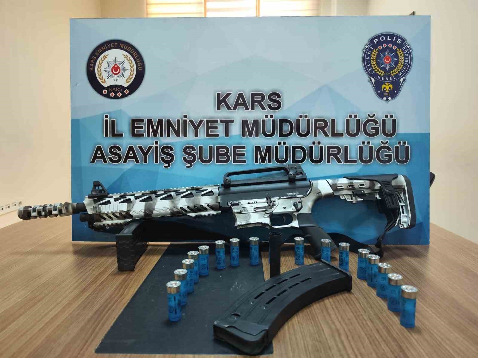 2025/05/karsta-emniyetten-silah-ve-muhimmat-operasyonu-cok-sayida-suc-unsuru-ele-gecirildi-20250523AW46-1.jpg