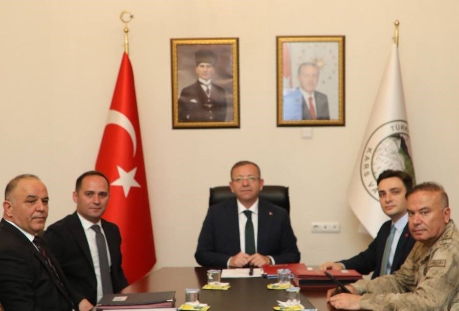 2025/05/karsta-il-guvenlik-ve-asayis-koordinasyon-toplantisi-yapildi-20250528AW46-1.jpg