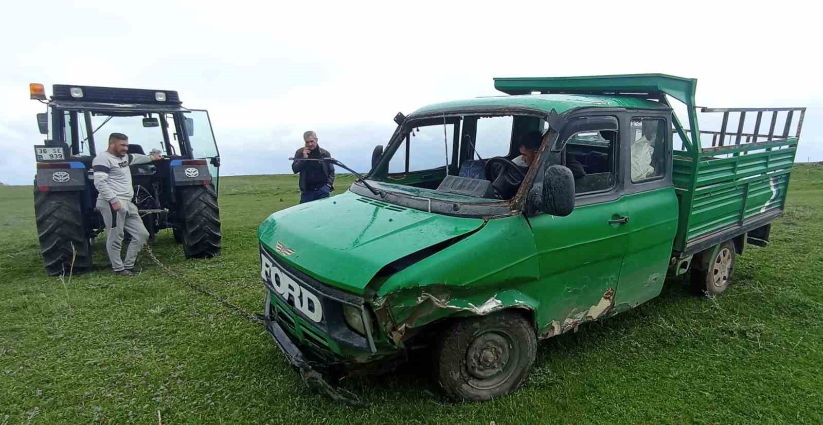 2025/05/karsta-kamyonet-kopruden-dereye-uctu-can-kaybi-yok-20250506AW44-1.jpg