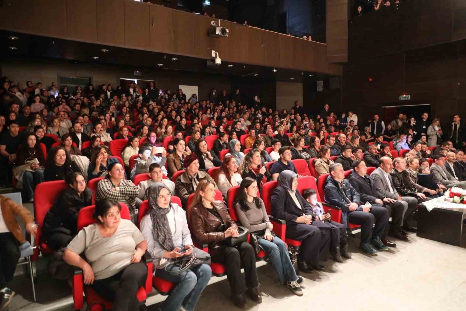 2025/05/karsta-otogargara-oyununa-yogun-ilgi-20250508AW44-1.jpg