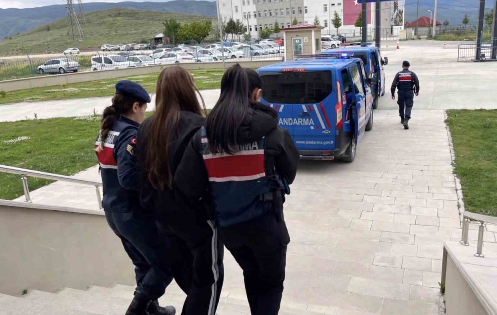 2025/05/kastamonu-merkezli-operasyon-sahte-arac-kiralama-cetesi-cokertildi-20250516AW45-1.jpg