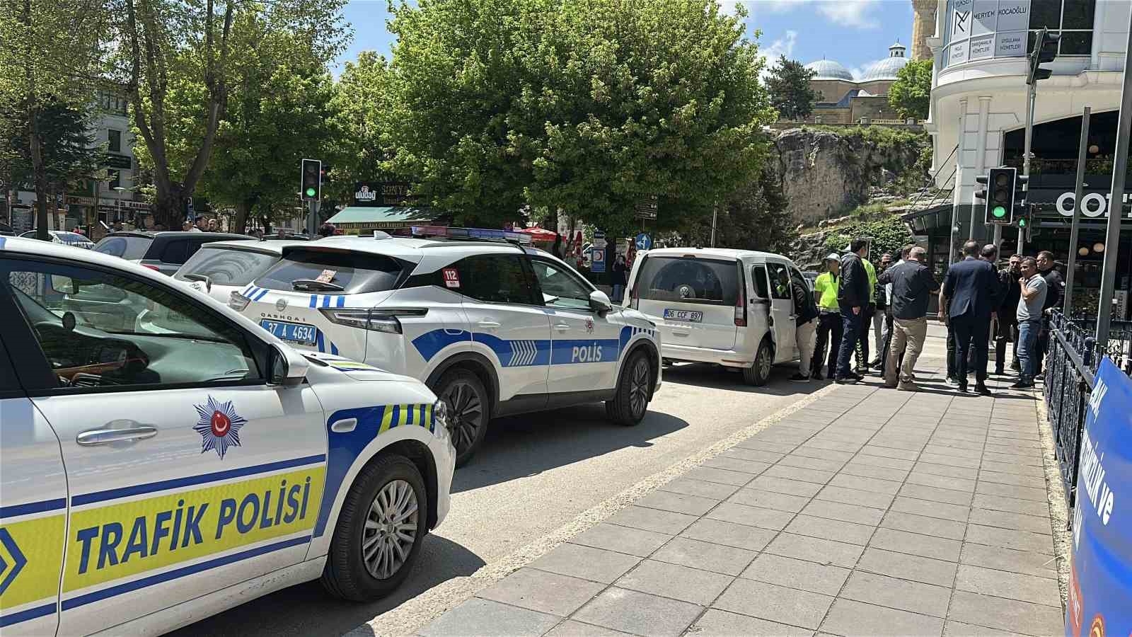 2025/05/kastamonuda-husumet-kanli-bitti-silahli-kavga-panik-yaratti-20250515AW45-1.jpg