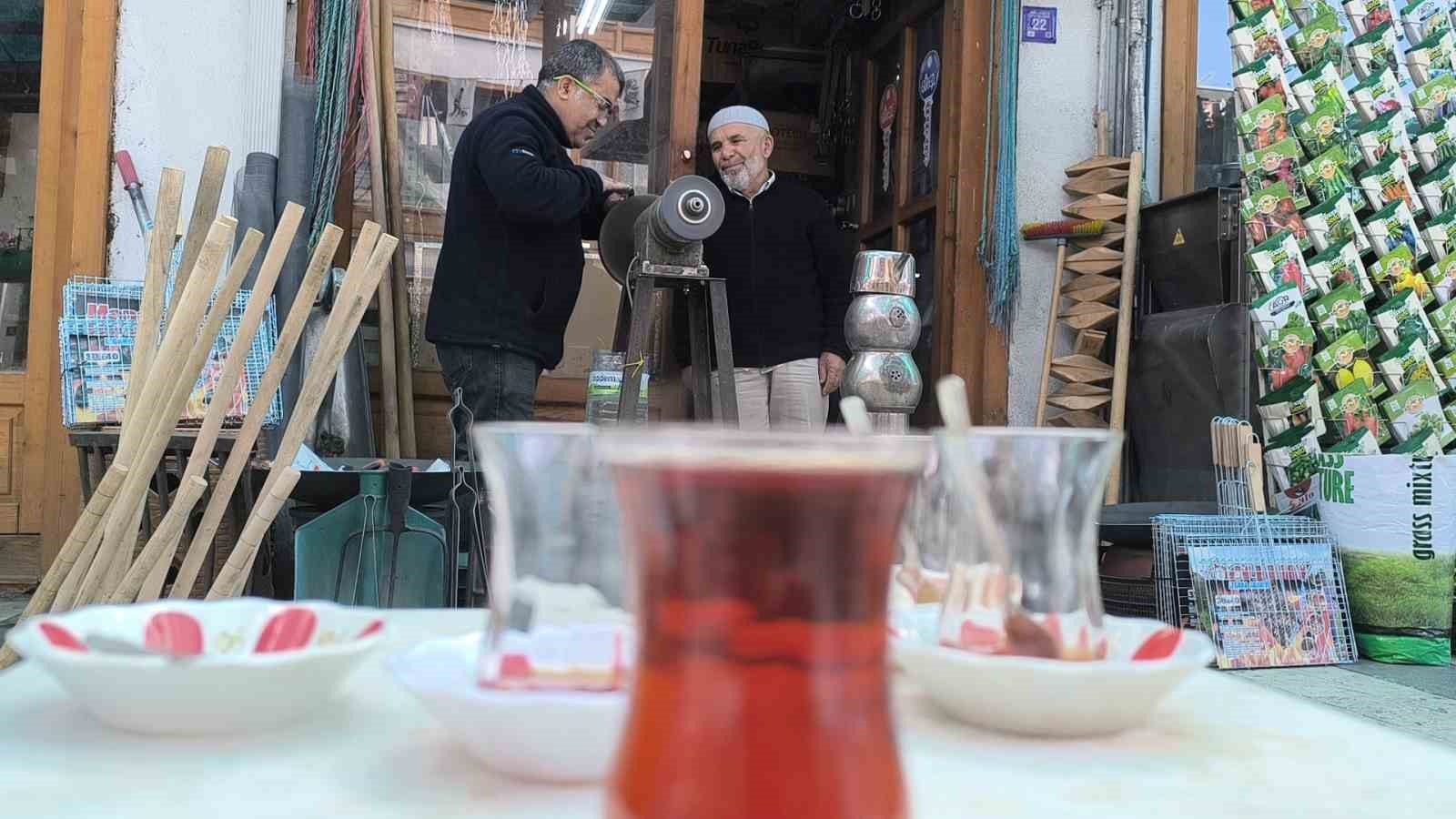 2025/05/kirsehirde-kurban-bayrami-oncesi-bicak-bileme-mesaisine-yogun-ilgi-20250531AW46-1.jpg