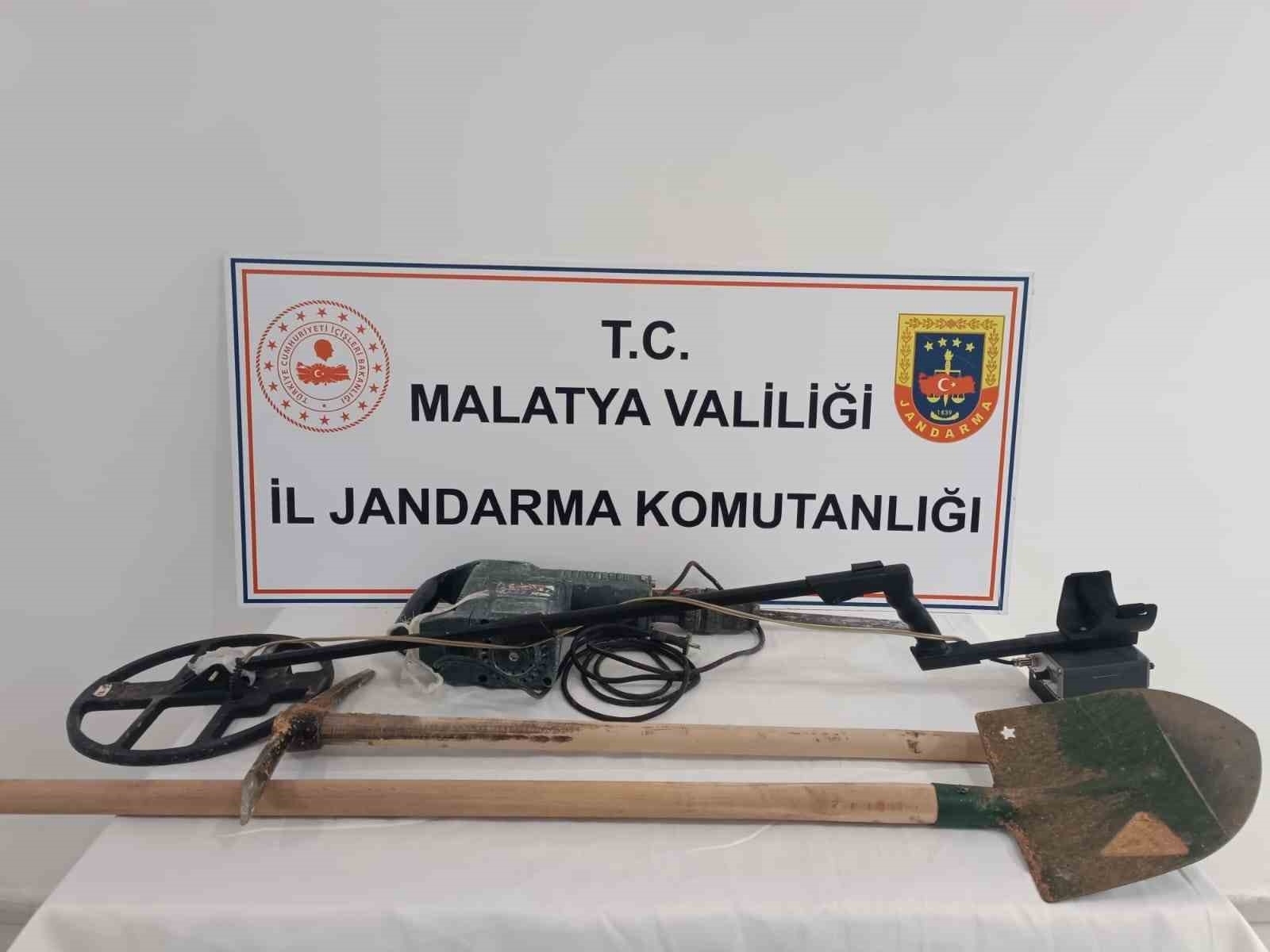 2025/05/malatyada-kacakcilik-operasyonlari-9-gozalti-20250520AW45-1.jpg