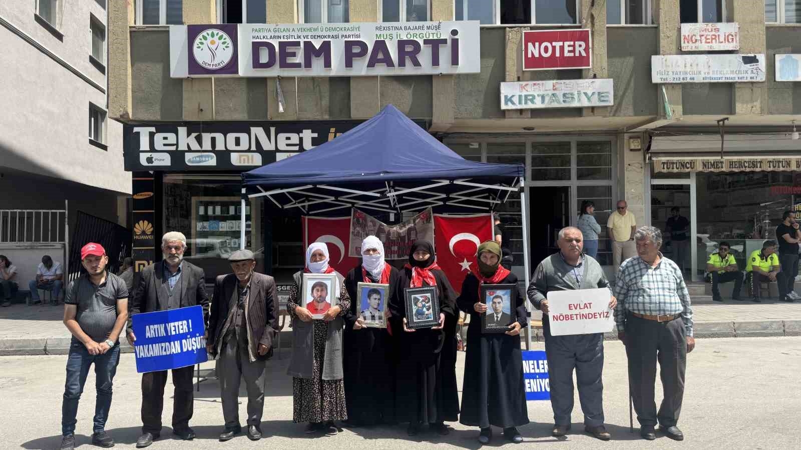 2025/05/mustaki-evlat-nobeti-surerken-aileler-terorsuz-turkiye-surecinden-umutlu-20250528AW46-1.jpg