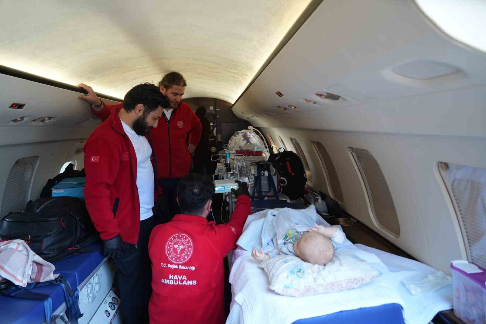 2025/05/mustan-ankaraya-umut-yolculugu-7-aylik-bebek-ucak-ambulansla-baskente-sevk-edildi-20250508AW45-1.jpg