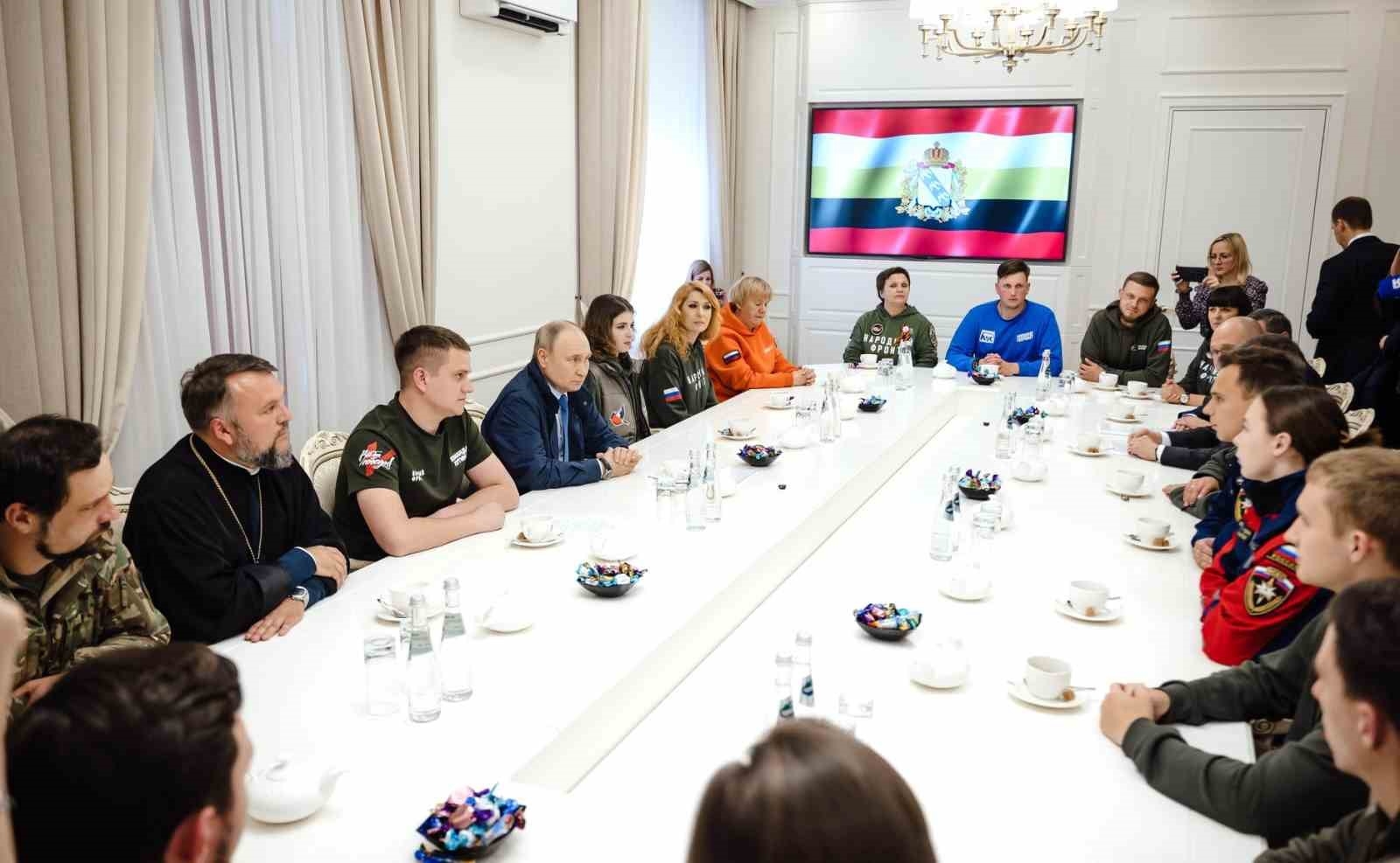 2025/05/putin-ukrayna-askerleri-bolgeden-cikarildiktan-sonra-ilk-kez-kursku-ziyaret-etti-20250521AW45-1.jpg
