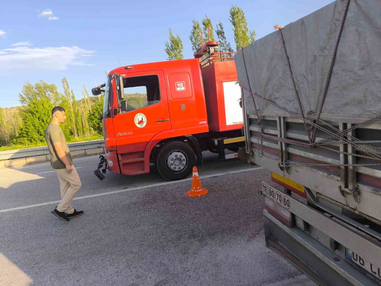 2025/05/sungurluda-tir-dorsesinde-yangin-mudahale-etmek-isterken-yaralandi-20250508AW45-1.jpg