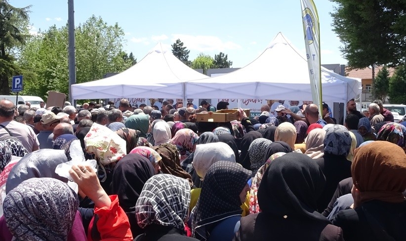 2025/05/tavsanlida-ucretsiz-fide-dagitiminda-izdiham-yasandi-20250523AW46-1.jpg