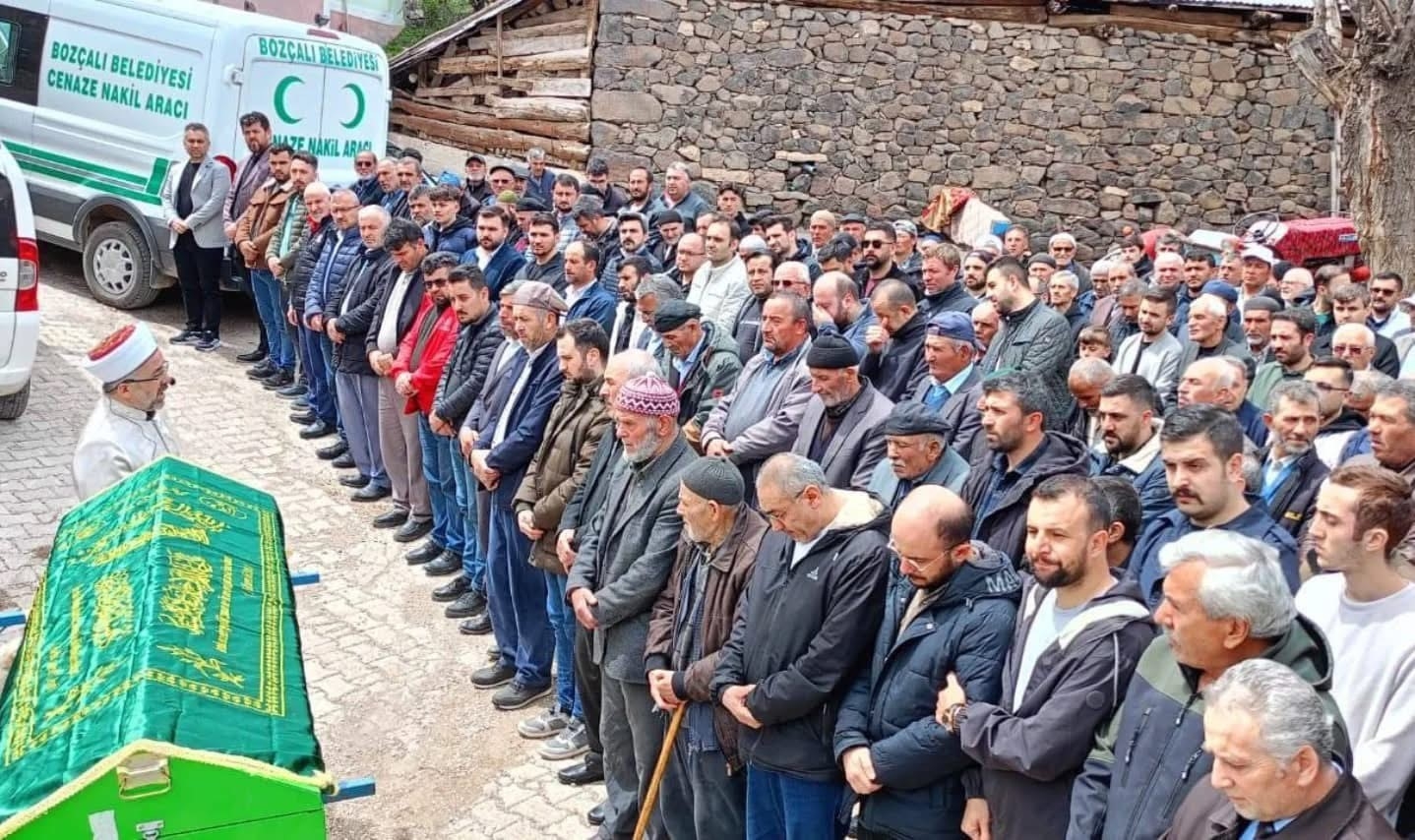 2025/05/tokat-resadiyede-cami-bacasini-temizlerken-dusen-imam-son-yolculuguna-ugurlandi-20250501AW44-1.jpg