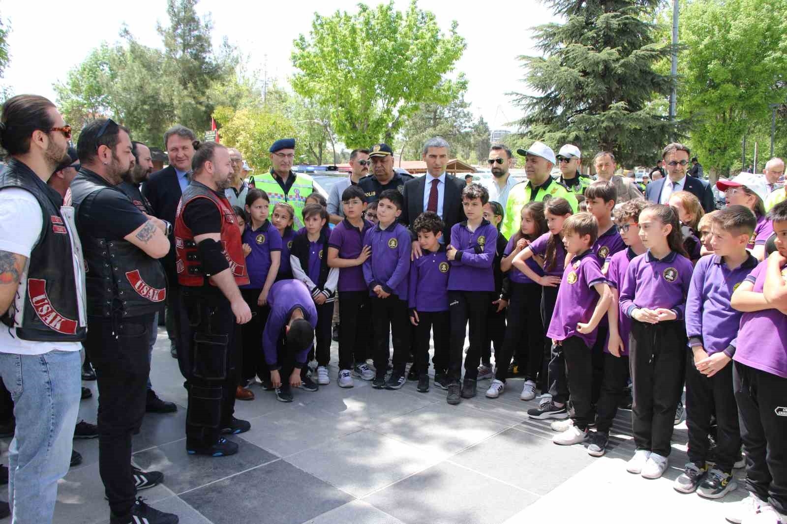 2025/05/usakta-trafik-haftasi-etkinlikleri-coskuyla-kutlandi-20250508AW45-1.jpg