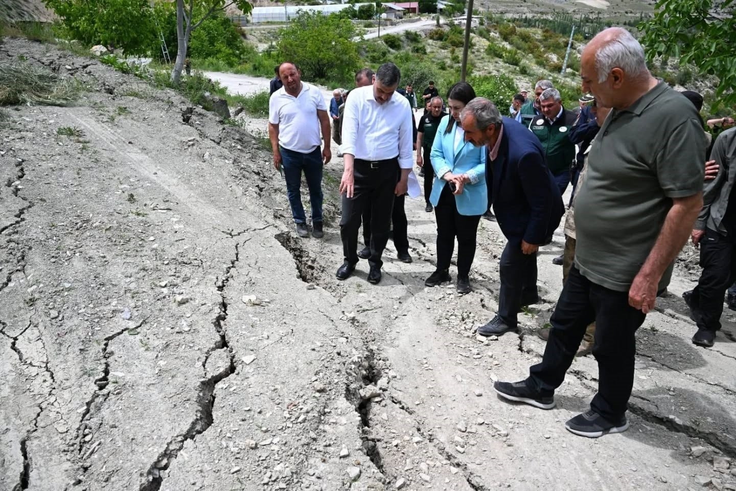 2025/05/uzunderedeki-heyelan-felaketi-sonrasi-onemli-kararlar-alindi-20250530AW46-1.jpg