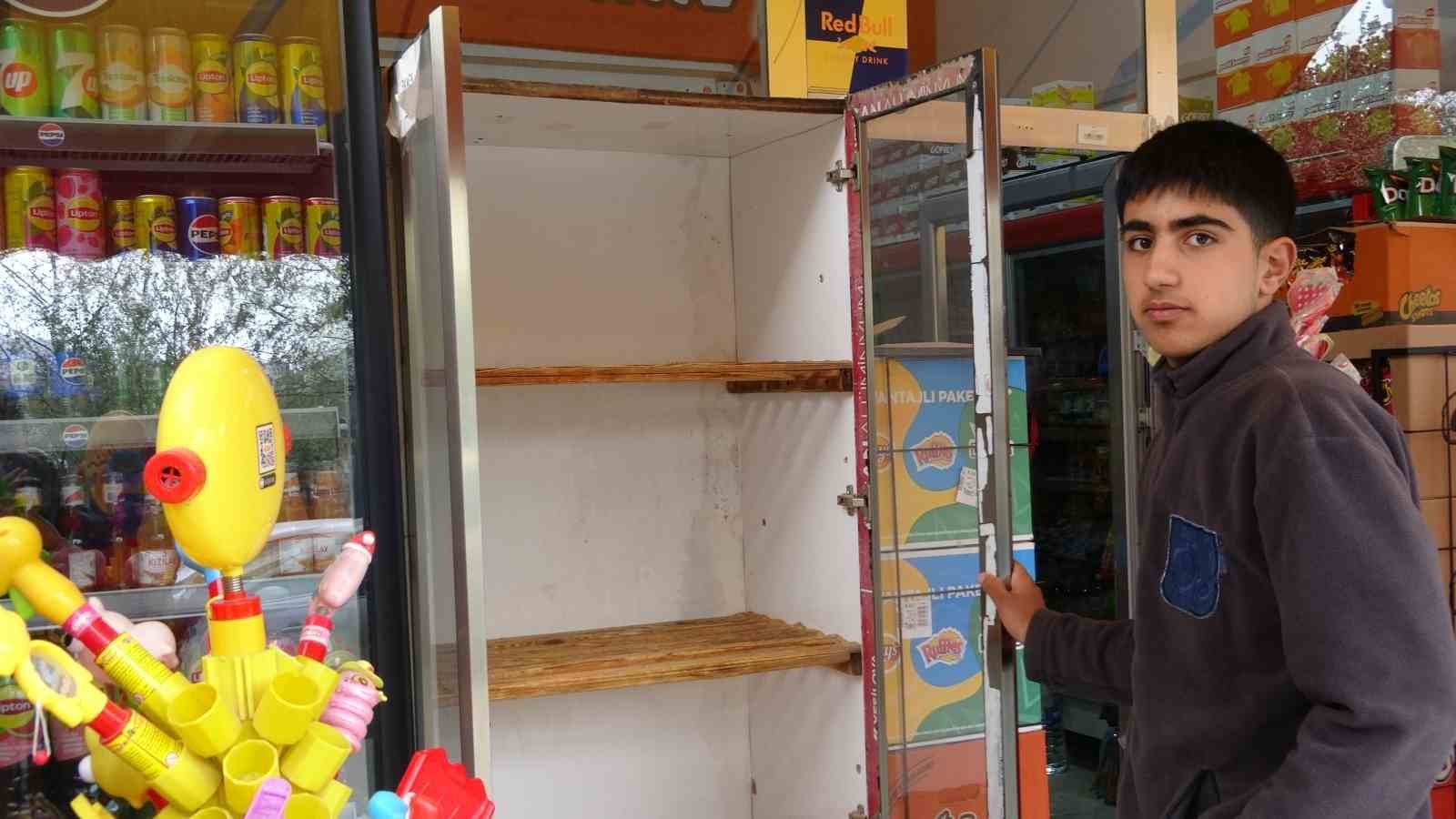 2025/05/vanda-firinlardan-market-ve-bakkallara-ekmek-yok-vatandaslar-ekmek-arayisinda-20250503AW44-1.jpg