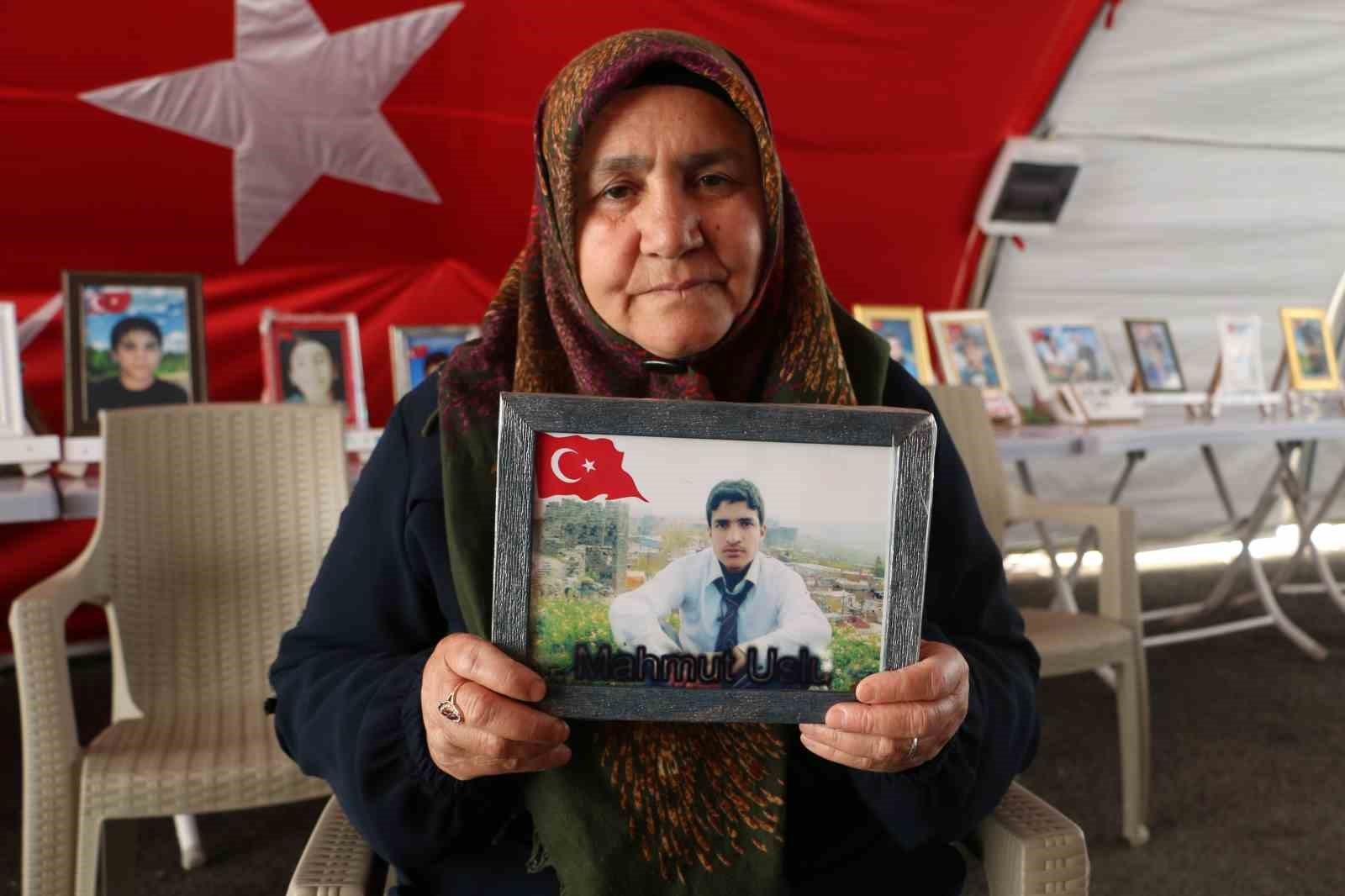 2025/06/diyarbakir-annelerinin-evlat-nobeti-bayram-oncesi-umutla-devam-ediyor-20250531AW46-1.jpg