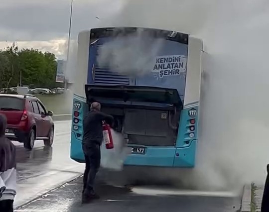2025/06/erzurumda-seyir-halindeki-otobus-alev-aldi-yolcular-panikle-tahliye-oldu-20250604AW46-1.jpg