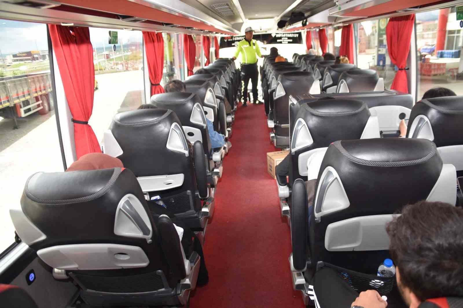 2025/06/karsta-yolcu-otobusleri-denetlendi-20250607AW47-1.jpg