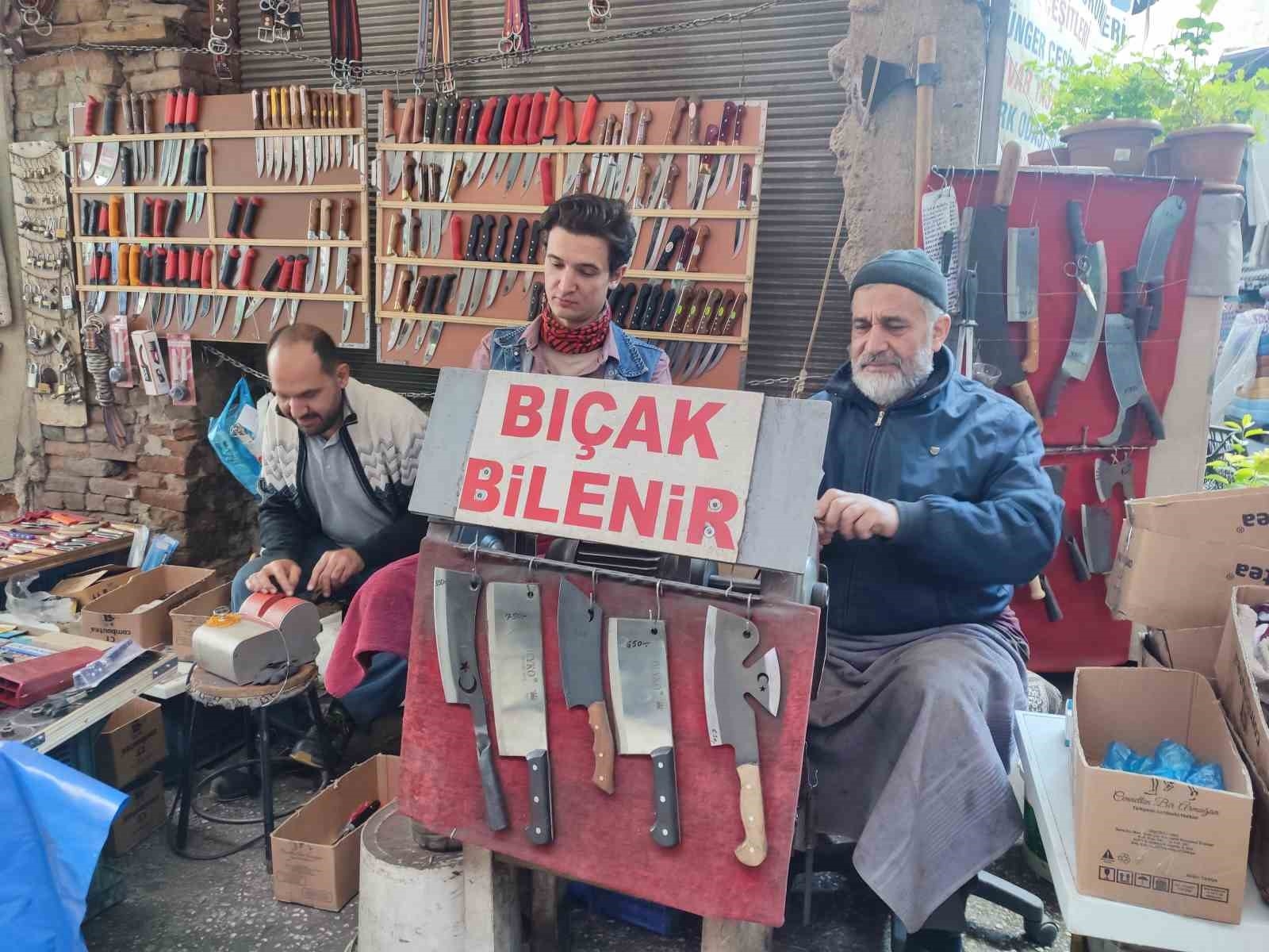 2025/06/konyada-kurban-bayrami-oncesi-bicakcilarda-yogunluk-kor-bicak-tehlikedir-keskin-bicak-sanat-yapar-20250604AW46-1.jpg
