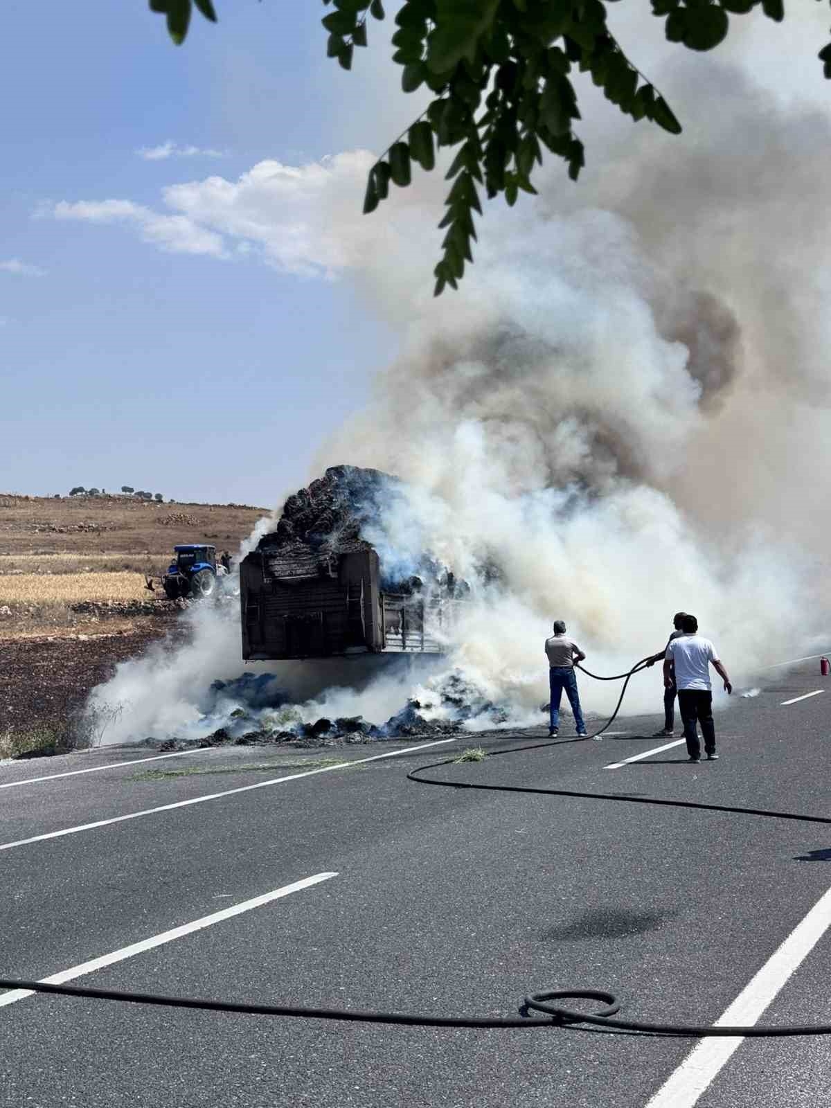 2025/06/mardin-mazidaginda-saman-yuklu-tir-alev-alev-yandi-20250609AW47-1.jpg