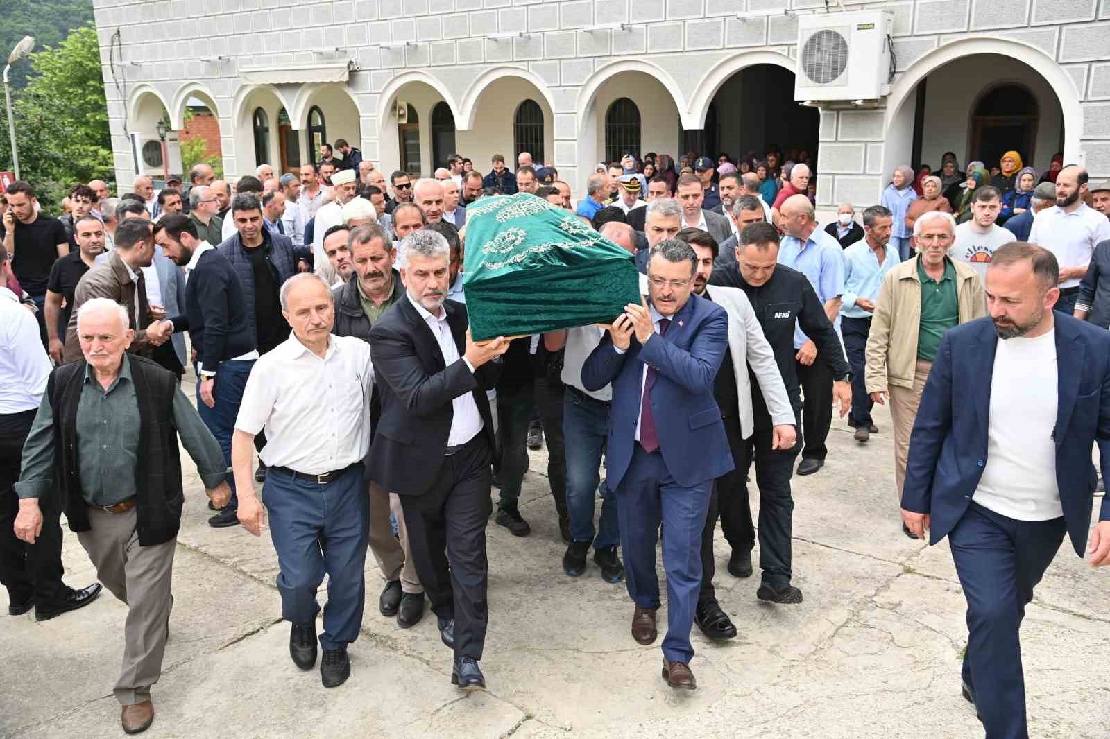 2025/06/trabzonda-sele-kapilan-huseyin-aydin-son-yolculuguna-ugurlandi-20250609AW47-1.jpg