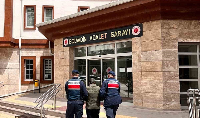 3 yıl 1 ay 15 gün hapis cezası ile aranan şahsı jandarma yakaladı