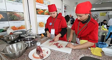 4 İlin Lise Öğrencileri Yemekte Yarıştı