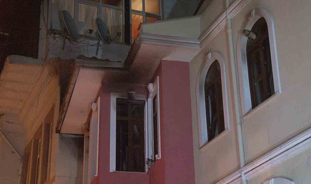 4 katlı binada çıkan yangın çıktı