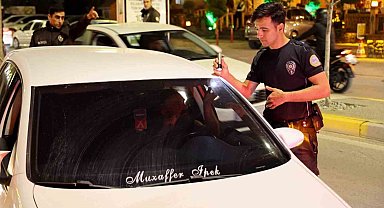 Aksaray'da araç camlarındaki filmler bir bir söküldü